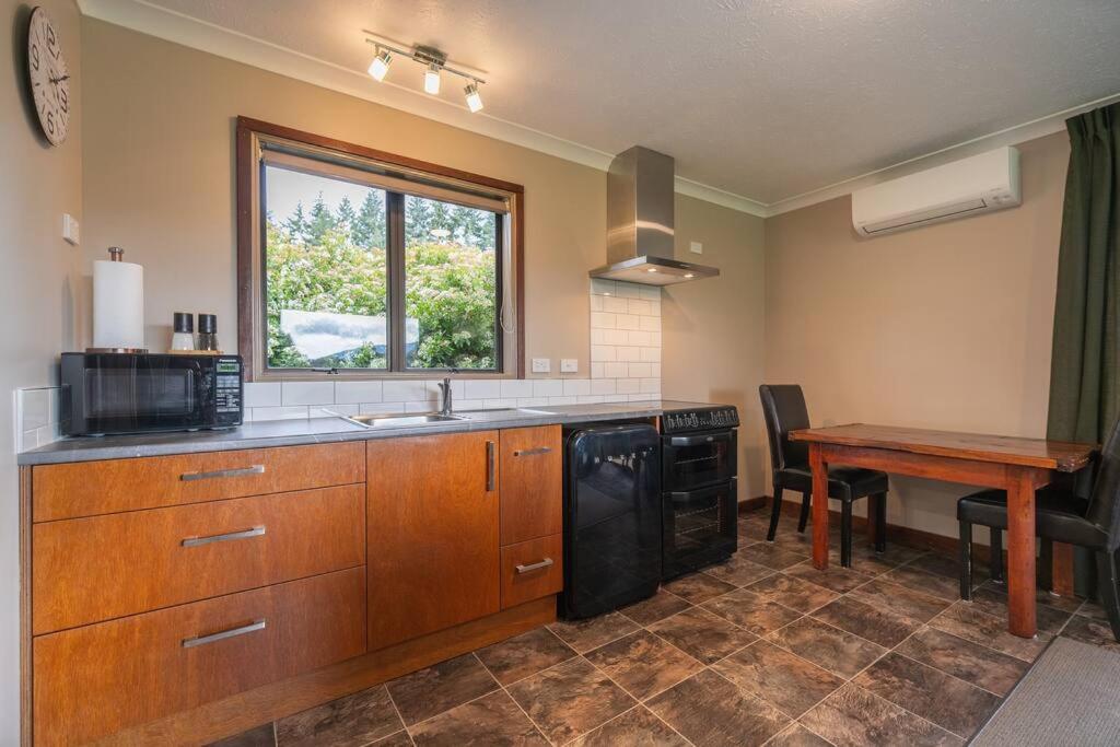 Te Anau Cottage Bagian luar foto