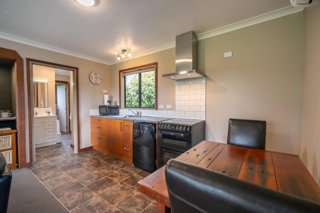 Te Anau Cottage Bagian luar foto